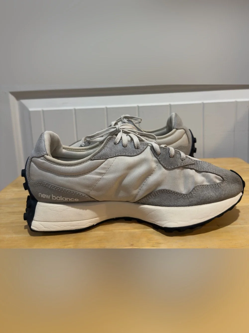 New Balance 327 Women’s Size 10 Men’s 8.5 White Black Sneakers Casual Shoes